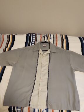 Two-Tone Button Front Camp Shirt in Light Gray & Cream